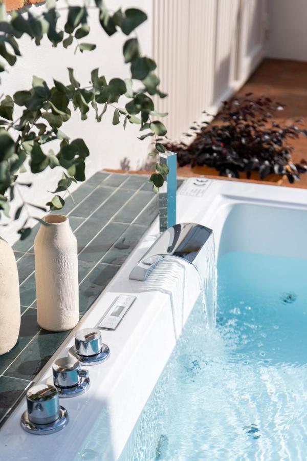 Magno Apartments Robles With Jacuzzi And Private Parking Севілья Екстер'єр фото